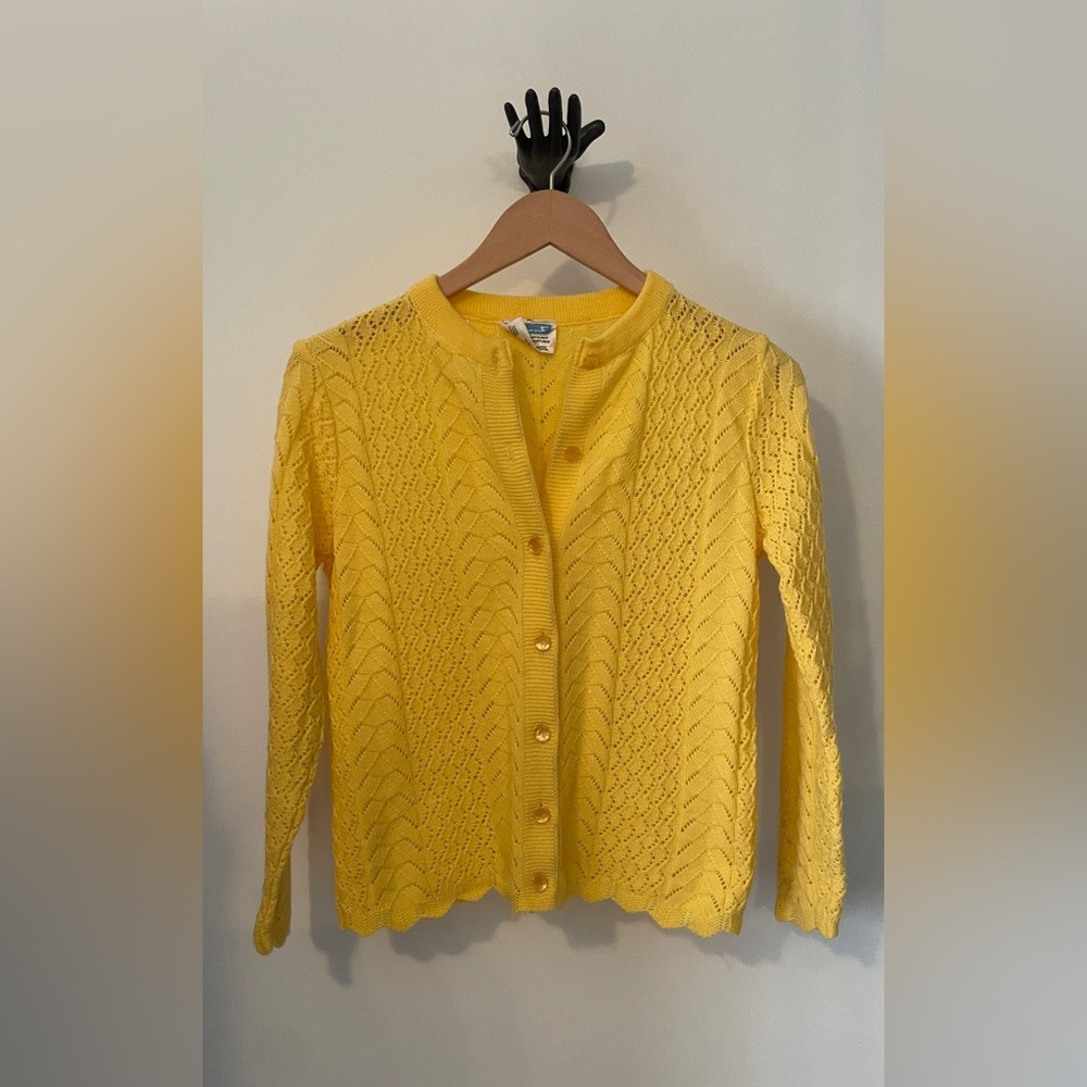 S Diamant Vintage cardigan. Yellow, scalloped edge button up. 70’s 80’s Granny